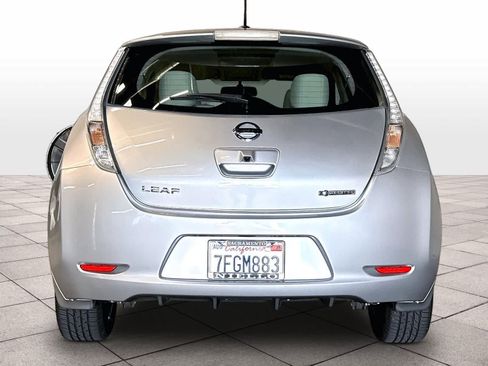 Used 2015 Nissan Leaf SV w/ LED & Quick Charge Package FWD image 7