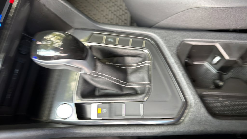Used 2024 Volkswagen Tiguan SE FWD image 16