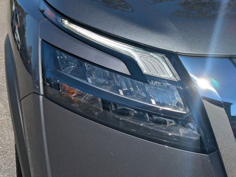 Certified 2025 Nissan Pathfinder SV image 10