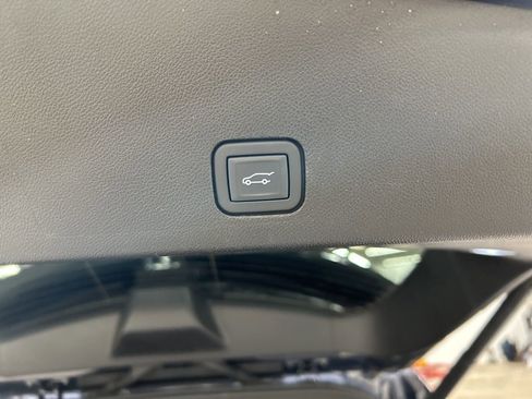 Used 2024 Cadillac XT6 Premium Luxury w/ Technology Package image 32