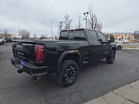 Used 2025 GMC Sierra 2500 AT4X image 5
