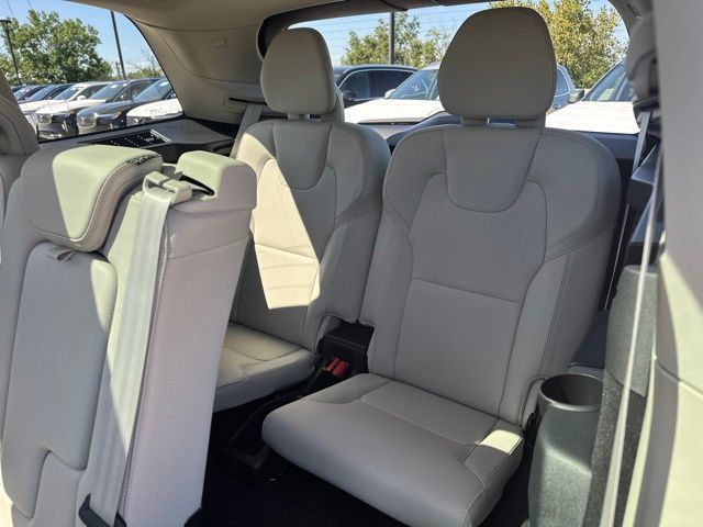 Certified 2025 Volvo XC90 T8 Plus AWD/4WD image 13