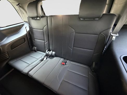 Used 2017 GMC Yukon SLT AWD/4WD image 16