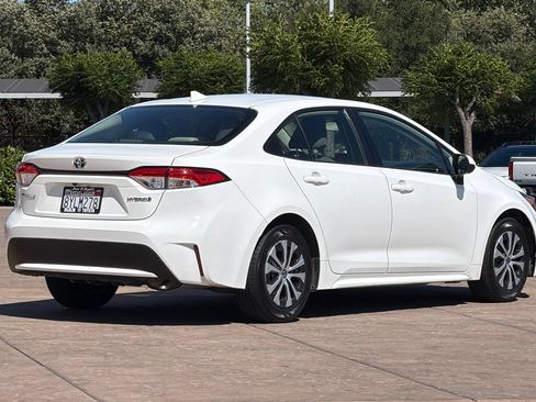 Certified 2022 Toyota Corolla LE FWD image 4