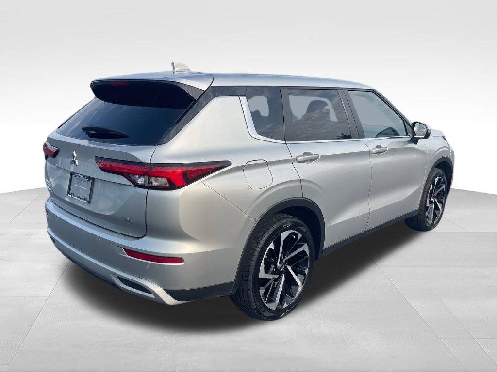 Used 2024 Mitsubishi Outlander SE AWD/4WD image 5
