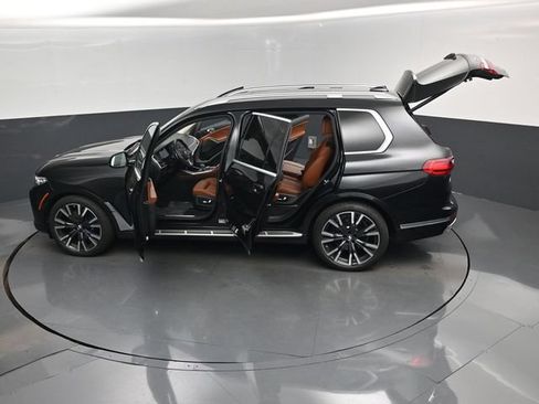 Used 2022 BMW X7 xDrive40i w/ Executive Package AWD/4WD image 17