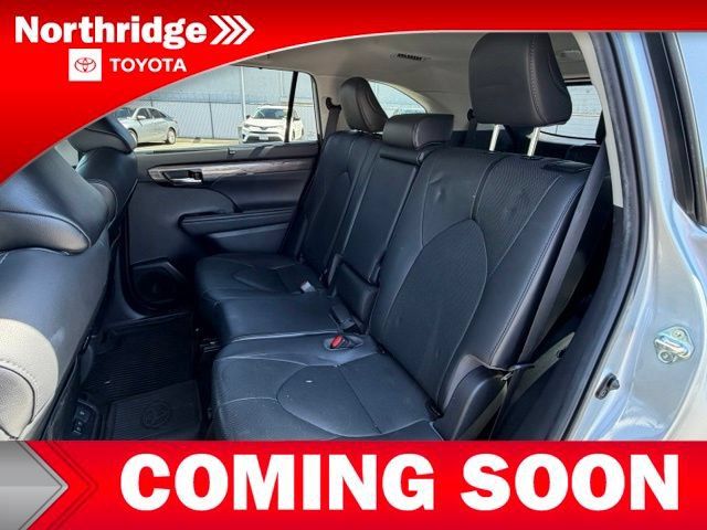 Certified 2021 Toyota Highlander Limited AWD/4WD image 7