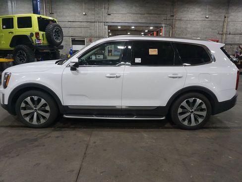 Used 2022 Kia Telluride EX w/ EX Premium Package FWD image 20