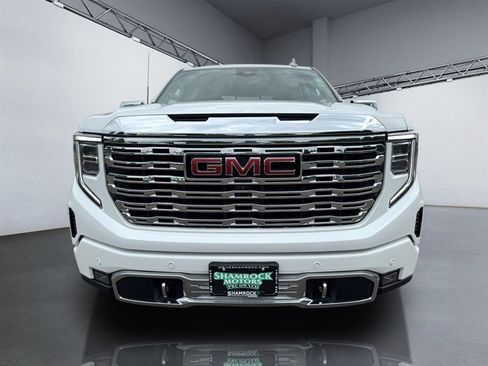 Used 2022 GMC Sierra 1500 Denali w/ Technology Package AWD/4WD image 13