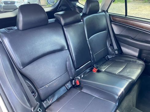 Used 2019 Subaru Outback 2.5i Limited AWD/4WD image 15