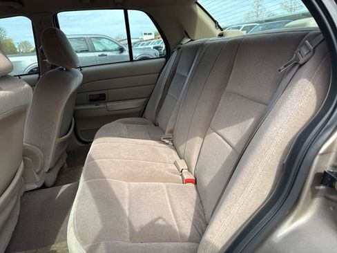 Used 2003 Ford Crown Victoria image 10