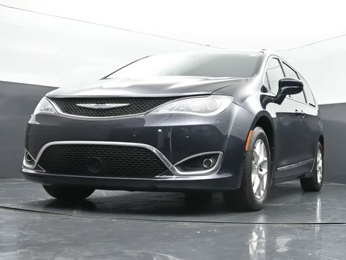 Used 2019 Chrysler Pacifica Touring-L Plus w/ Advanced Safetytec Group FWD image 35