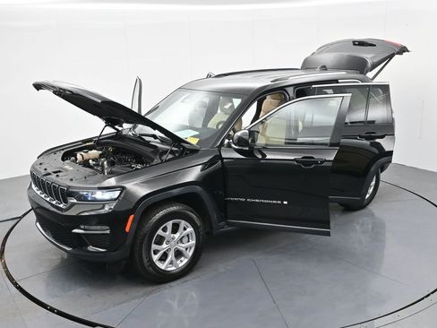 Used 2023 Jeep Grand Cherokee Limited image 41