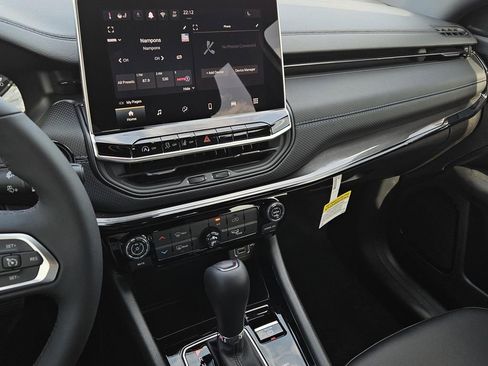 New 2026 Jeep Compass Latitude image 16