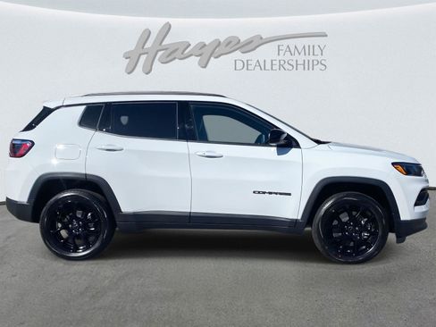 New 2026 Jeep Compass Latitude image 3