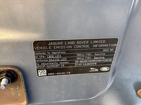 Used 2025 Land Rover Defender 110 S image 31