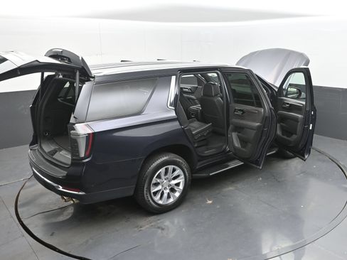 Used 2025 Chevrolet Tahoe Premier AWD/4WD image 42