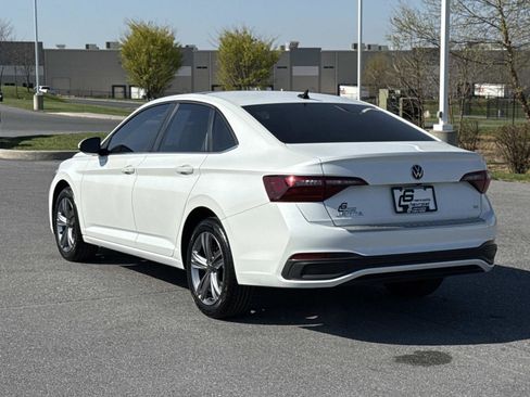 Used 2024 Volkswagen Jetta SE w/ Panoramic Sunroof Package image 27