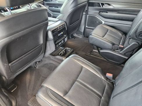 Certified 2024 Jeep Wagoneer L Series II AWD/4WD image 28
