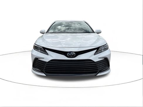 Used 2024 Toyota Camry LE w/ Convenience Package image 8