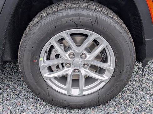 New 2025 Jeep Grand Cherokee Laredo X w/ Luxury Tech Group I image 7