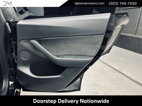 Used 2023 Tesla Model Y Long Range AWD/4WD image 28