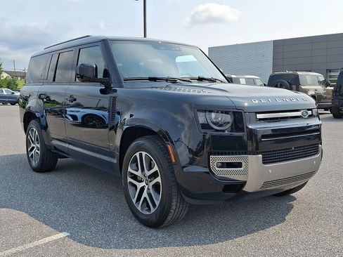 Used 2023 Land Rover Defender 130 SE AWD/4WD image 6