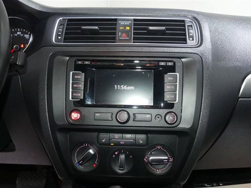 Used 2015 Volkswagen Jetta SE FWD image 37