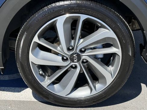 Used 2018 Kia Niro Touring FWD image 17