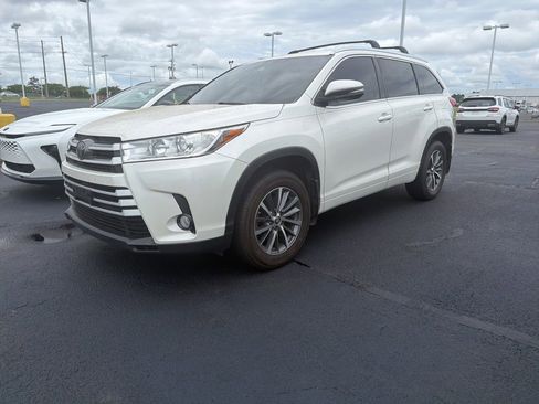 Used 2018 Toyota Highlander XLE AWD/4WD image 1