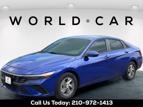 Certified 2025 Hyundai Elantra SE FWD image 3