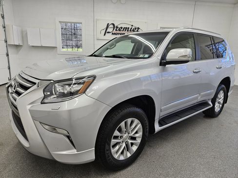 Used 2017 Lexus GX 460 image 1
