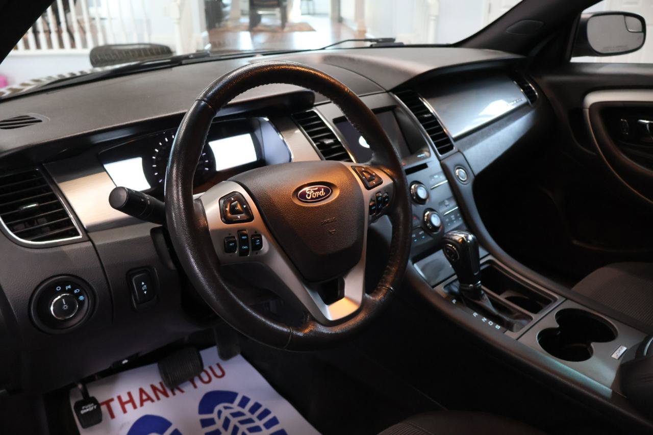 Used 2018 Ford Taurus SEL w/ Equipment Group 201A FWD image 9