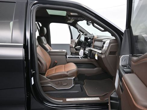 New 2025 Ford F250 King Ranch w/ Chrome Package image 10