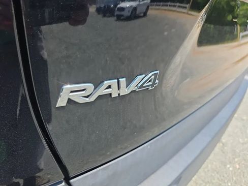 Used 2020 Toyota RAV4 XLE FWD image 11