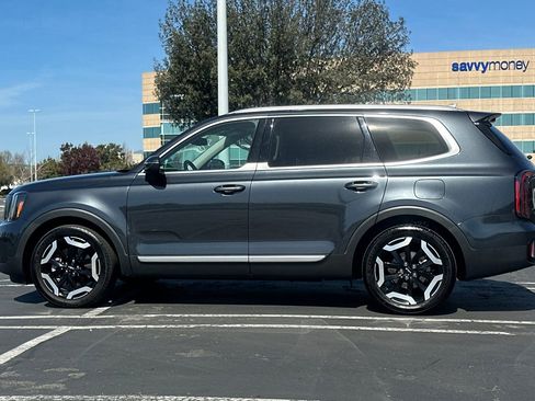 Used 2024 Kia Telluride EX image 8