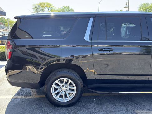 Used 2023 Chevrolet Suburban LT RWD image 11