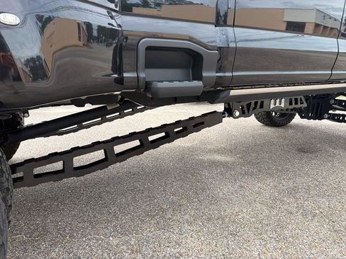 Used 2024 Ford F450 Platinum w/ FX4 Off-Road Package AWD/4WD image 19