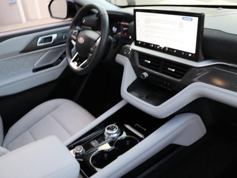 Used 2025 Ford Explorer Platinum w/ LUX Leather Package AWD/4WD image 12