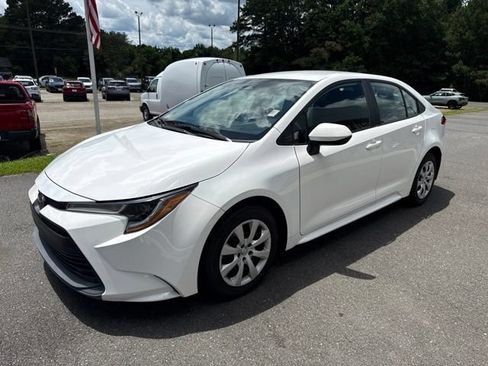 Used 2024 Toyota Corolla LE FWD image 3