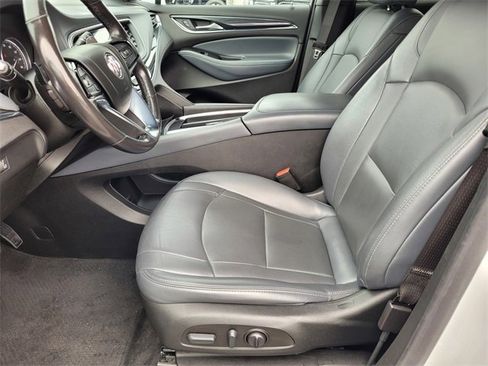 Used 2023 Buick Enclave Essence image 17