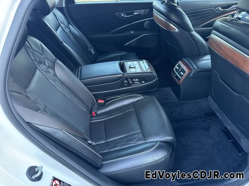 Used 2020 Kia K900 Luxury w/ VIP Package image 19