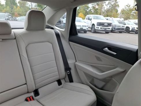 Used 2023 Volkswagen Jetta SE image 14