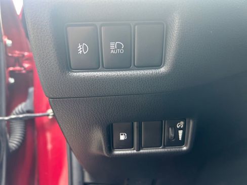 Used 2019 Toyota C-HR Limited FWD image 20