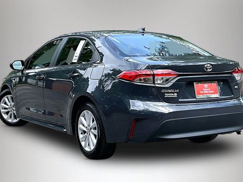 Used 2025 Toyota Corolla LE w/ LE Premium Package FWD image 4
