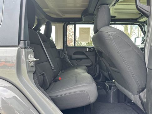 Used 2021 Jeep Wrangler Unlimited Sahara w/ Uconnect 4C Nav & Sound Group AWD/4WD image 33