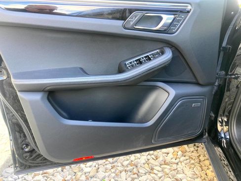 Used 2020 Porsche Macan image 22