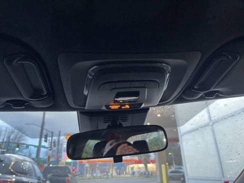 Used 2025 Toyota Corolla SE w/ Convenience Package image 25