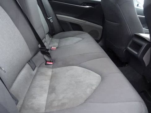 Used 2018 Toyota Camry LE image 18