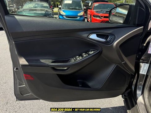 Used 2016 Ford Focus SE FWD image 21